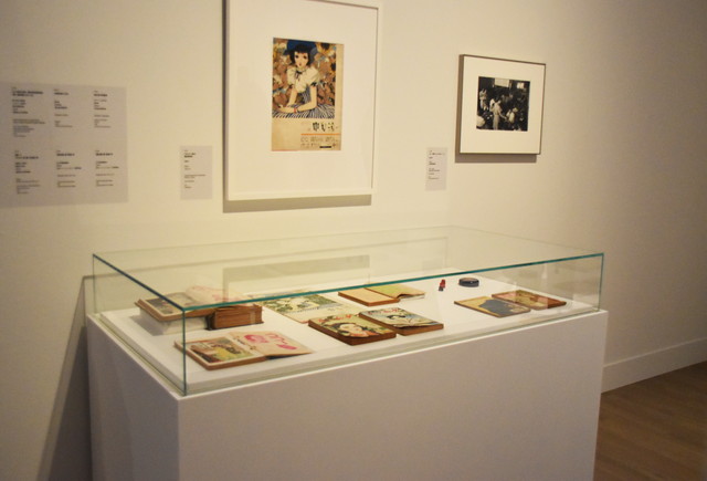  「プロローグ：1920-1945年　和装から洋装へ」の展示風景