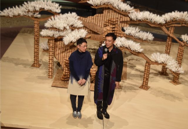(左から)matohuデザイナーの関口真希子氏、堀畑裕之氏