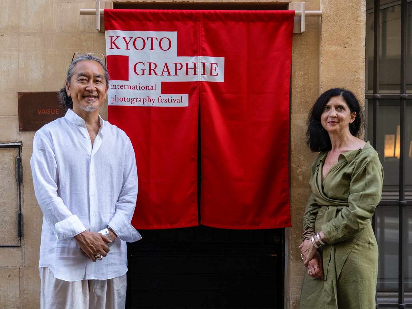 (左から)仲西祐介、ルシール・レイボーズ(KYOTOGRAPHIE 京都国際写真祭 共同創設者& 共同ディレクター)