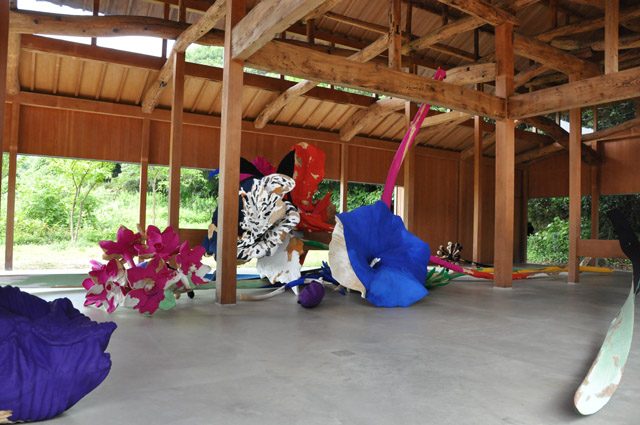 半田真規《無題(C邸の花)》