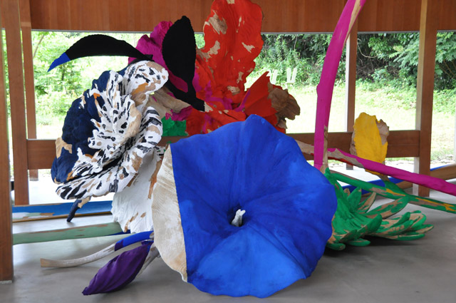 半田真規《無題(C邸の花)》