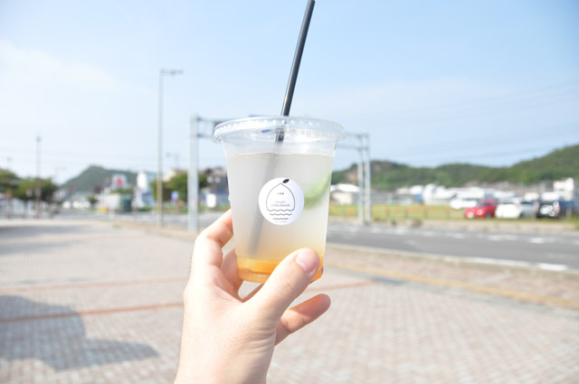 夏バテに最適なレモネード!底に沈んだレモンまで美味しくいただけます。「たまののたまべん」を手がける「bento HATOBA」でお買い求めいただけます