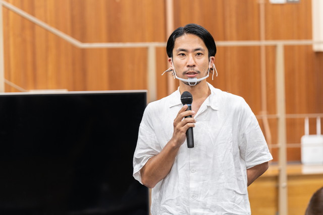 7月28日開催(会場:京都芸術センター)の記者会見でのdot architectsの土井亘氏 Photo by Takuya Matsumi, Courtesy of Kyoto Experiment