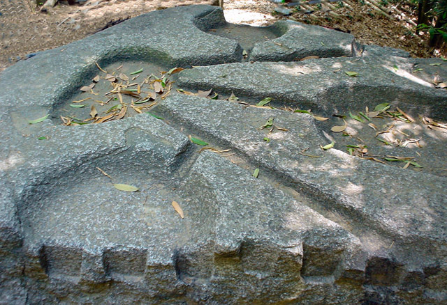 酒船石 (Wikipedia)