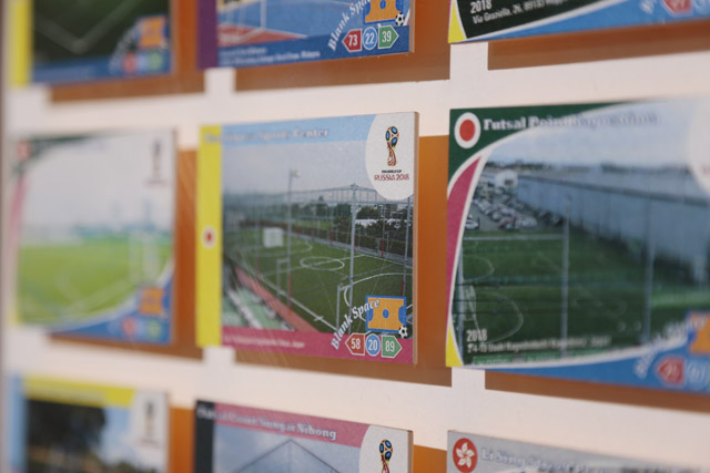 《都市の余白カード》2018 トレーディングカード 62mm×92mm *参考図版:A-Lab Exhibition Vol.16「飯川雄大個展 デコレータークラブ 配置・調整・周遊」あまらぶアートラボ「A-Lab(えーらぼ)」