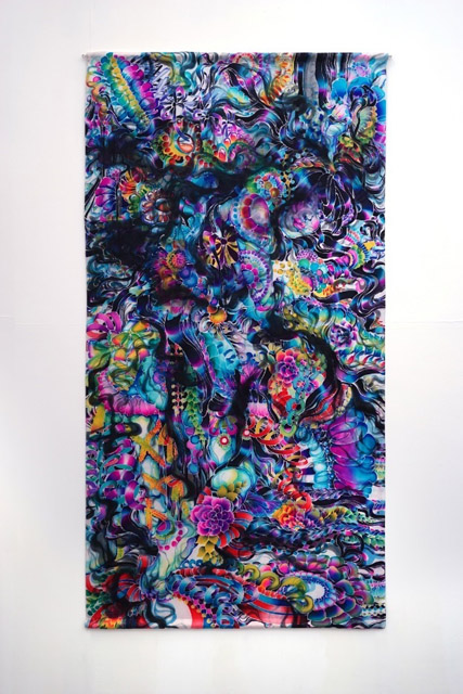 大竹夏紀《澱》2007年、綿布・酸性染料、ろうけつ染め:「アナザー・ストーリー /人の数だけ、物語がある。」高崎市美術館