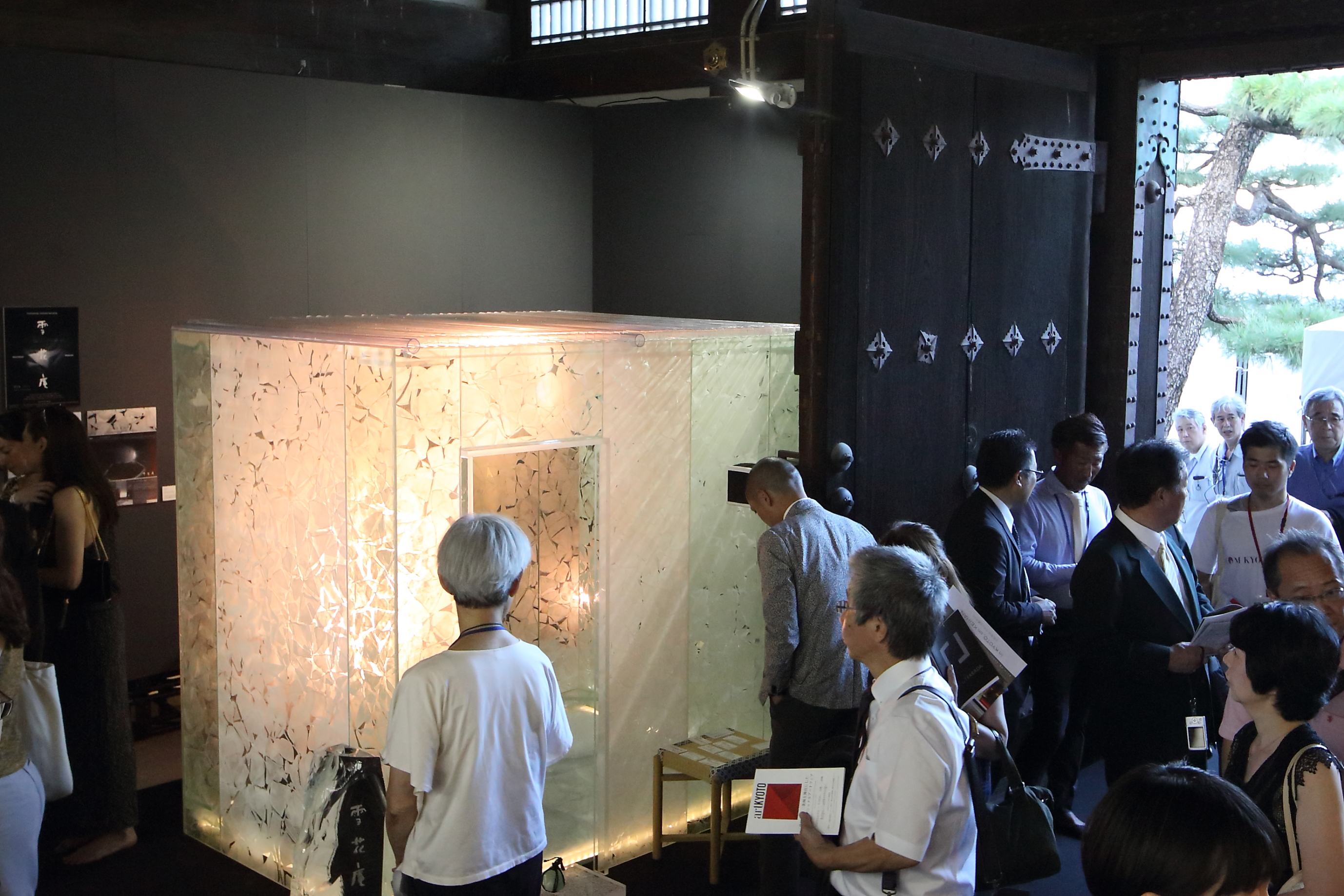 世界遺産である二条城を舞台にした国際的なアートフェア「artKYOTO