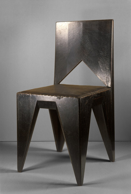 ヴラスチスラフ・ホフマン 《椅子（彫刻家ヨゼフ・マジャトゥカ邸食堂用）》 1911-12年<br>チェコ国立プラハ工芸美術館蔵