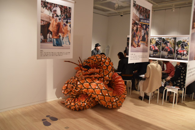 「無形にふれる」展の様子