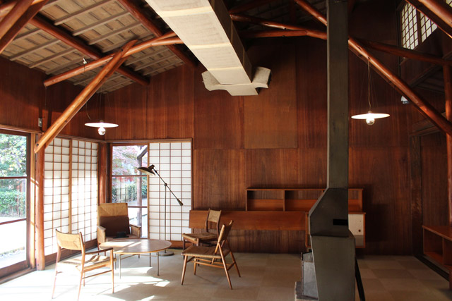 アントニン&ノエミ・レーモンド設計デザイン ≪旧井上房一郎邸(高崎市美術館内)居間≫1952年:企画展「モダンデザインが結ぶ暮らしの夢」高崎市美術館、旧井上房一郎邸