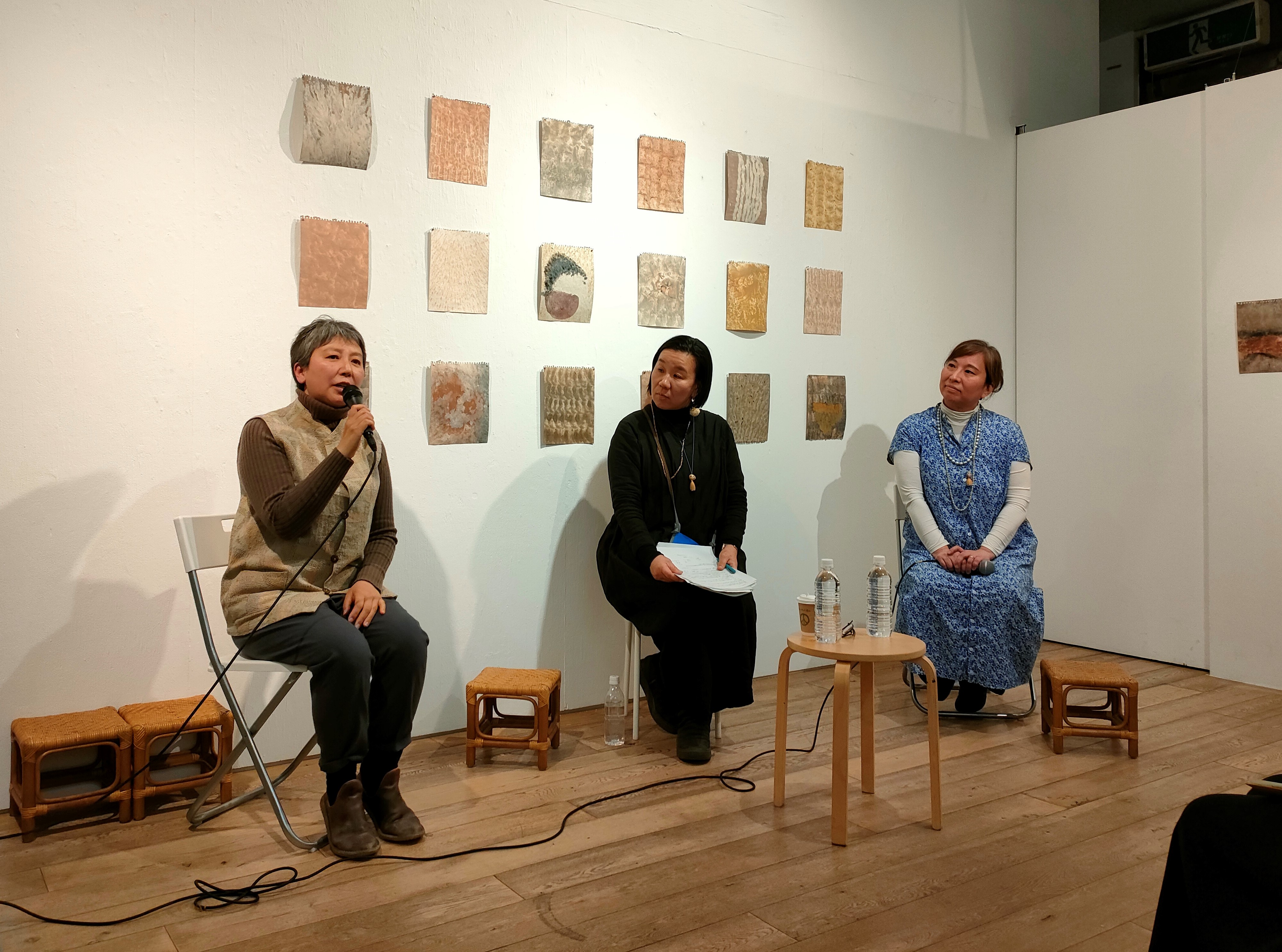 3月16日に行われたトークイベント「痛みを希望に変えるアートって何だろう」。左から、髙濱浩子さん、林淳子さん、森合音さん