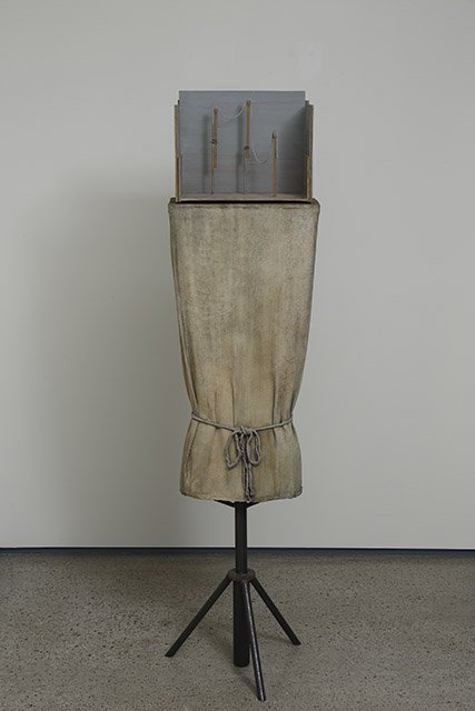 Mark Manders Figure Study 1997-2015 patinated and painted bronze 163.8 x 43.2 x 43.2 cm   © Mark Manders Courtesy of Zeno X Gallery, Antwerp and Gallery Koyanagi, Tokyo