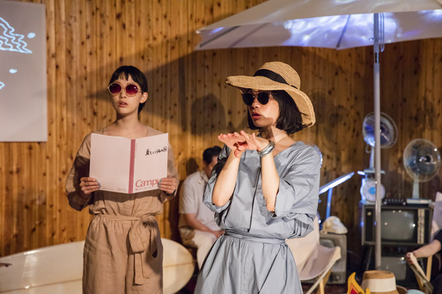 mum & trippen『BEACH』舞台写真 撮影:井上佐由紀:マームとジプシー×trippen 演劇の枠を超えたコラボレーション、演劇作品『BOOTS』!靴と演劇の関係性とは?