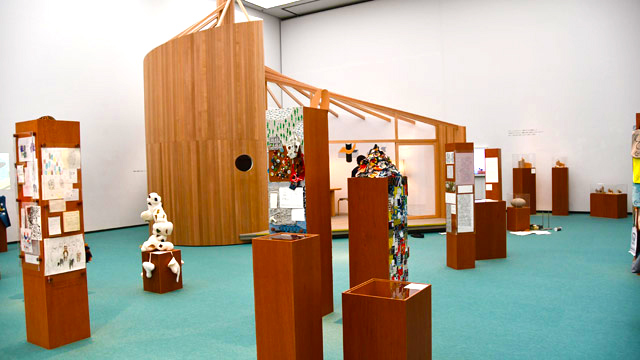  「種」の展示風景より、《shell house》のプロトタイプ