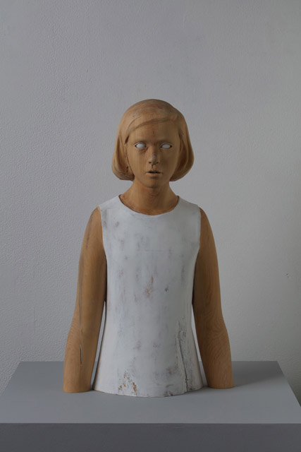 森淳一 無題ー兆候 2 2018 木、大理石、象牙、アクリル絵具 40×24×11.5cm 撮影:宮島径 ©︎MORI Junichi Courtesy Mizuma Art Gallery:森淳一「山影」ミヅマアートギャラリー